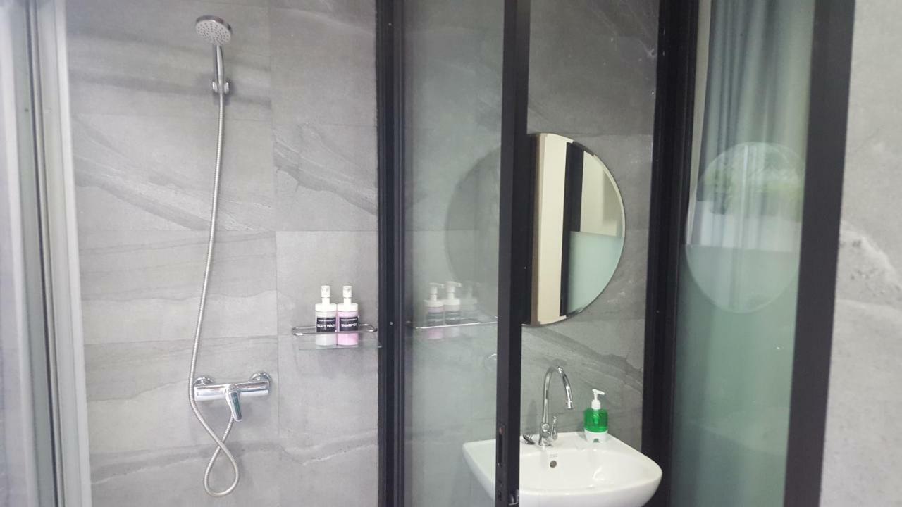 Haus Sathorn 21 Bed And Breakfast Μπανγκόκ Εξωτερικό φωτογραφία